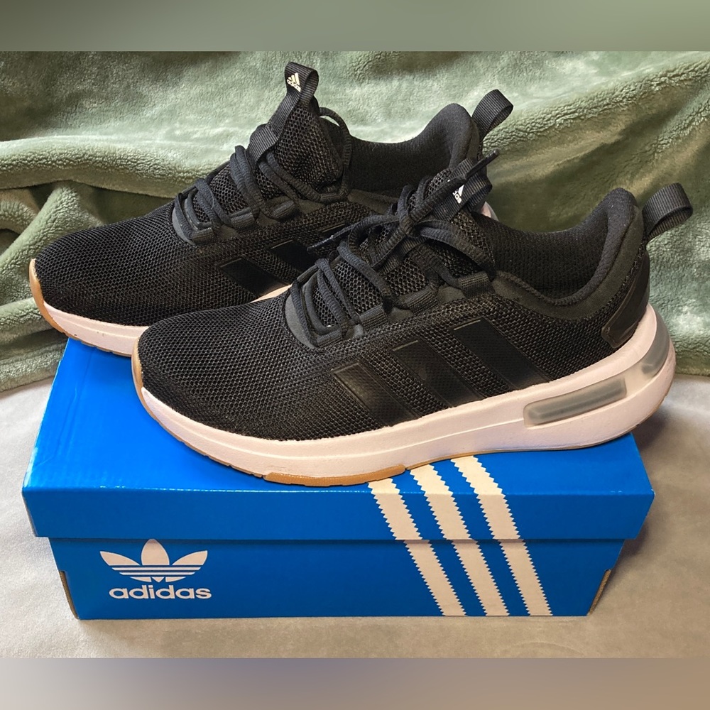 Adidas cloud foam shoes